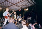 Kapela při hraní – 1998